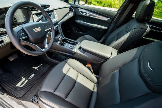 2025 Cadillac XT6 Luxury