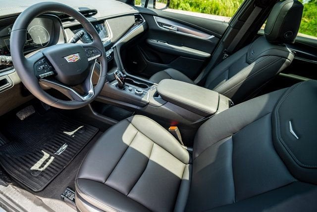 2025 Cadillac XT6 Luxury