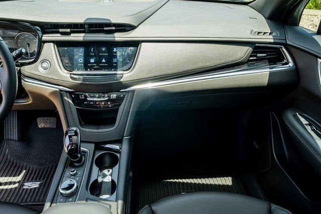 2025 Cadillac XT6 Luxury