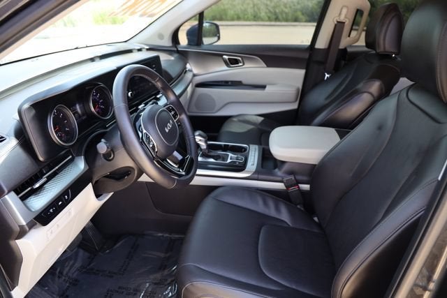 2023 Kia Carnival LX