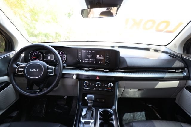 2023 Kia Carnival LX