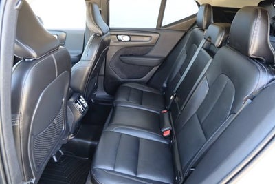 2025 Volvo XC40 Core Bright Theme