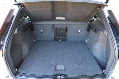 2025 Volvo XC40 Core Bright Theme