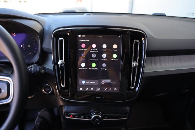 2025 Volvo XC40 Core Bright Theme