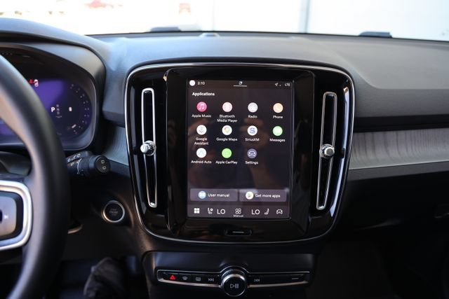 2025 Volvo XC40 Core Bright Theme