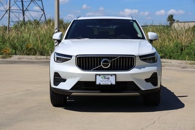 2025 Volvo XC40 Core Bright Theme