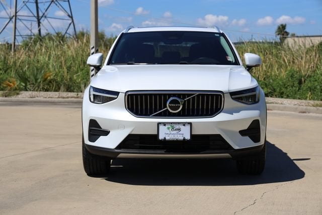 2025 Volvo XC40 Core Bright Theme