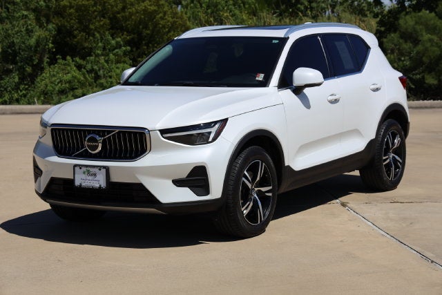2025 Volvo XC40 Core Bright Theme