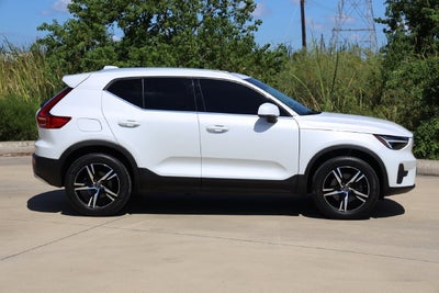 2025 Volvo XC40 Core Bright Theme