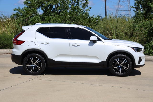 2025 Volvo XC40 Core Bright Theme