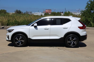 2025 Volvo XC40 Core Bright Theme