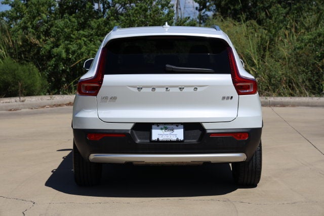 2025 Volvo XC40 Core Bright Theme